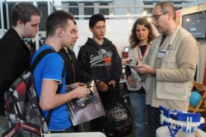 Josep Manel Carrasco and Maria Monguió, two member of Gaia UB team explain to some students the Gaia mission at Espai Ciència 2014.